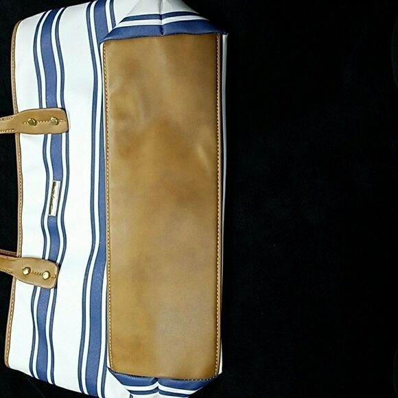 MARC FISHER WHITE WITH BLUE STRIPES LARGE TOTE BAG - NWOT! - Picture 3 of 7